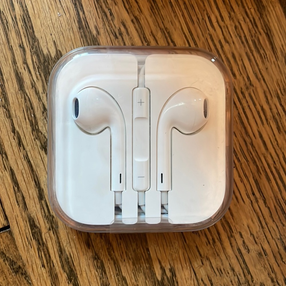 Apple 4, 5, 6 wired headphones